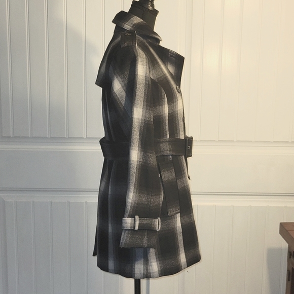 Double Breasted Belted Jacket - Picture 3 of 9